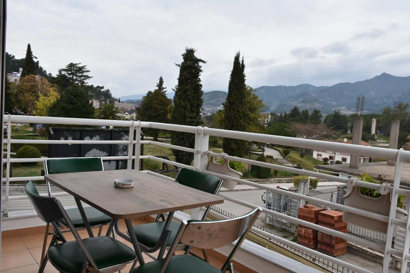 Leo Apartment Permet 0*,